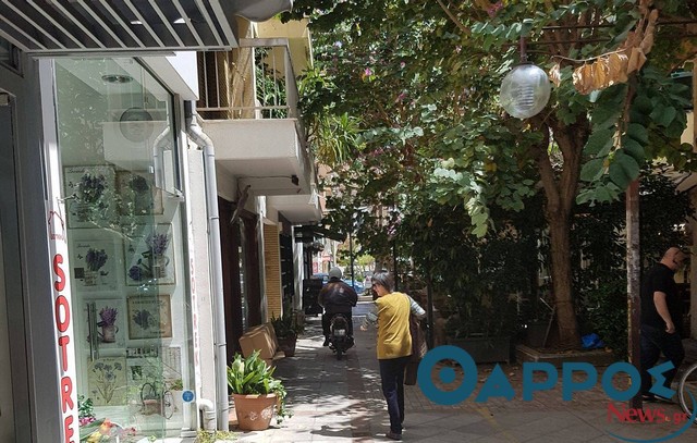 Καθημερινός κίνδυνος για ατύχημα στη Βαλαωρίτου από μηχανάκια!