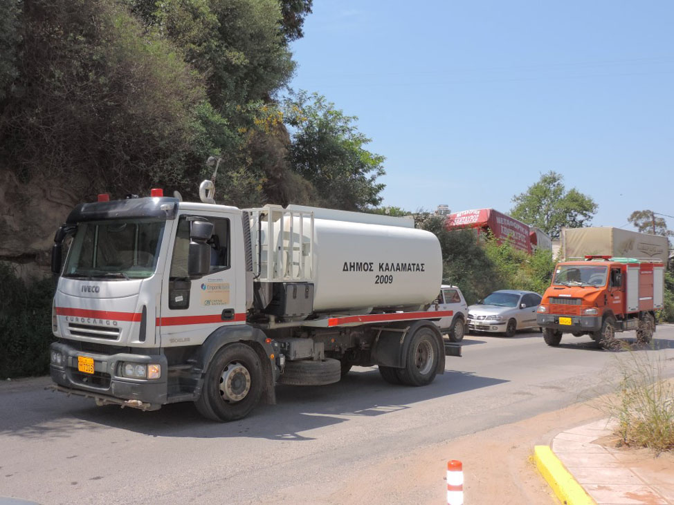 Στη… θέση τους τα πυροσβεστικά οχήματα