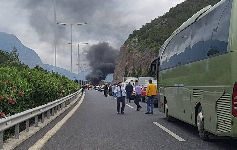«Καραμπόλα» στον αυτοκινητόδρομο Κορίνθου – Τρίπολης Καλαμάτας (φωτογραφίες)