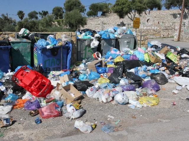 Συνεχίζεται το πρόβλημα με τα απορρίμματα στο Δήμο Δυτικής Μάνης