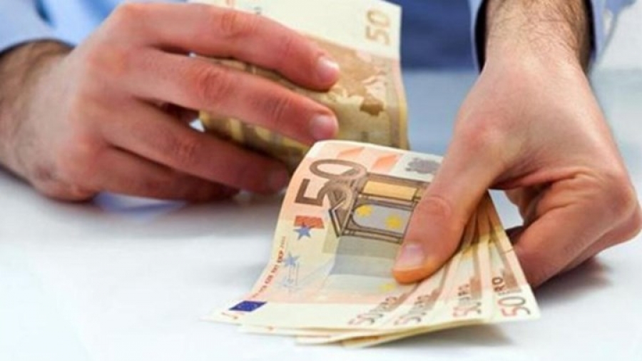 Αποζημίωση 800 ευρώ για επιχειρήσεις  – ελεύθερους επαγγελματίες