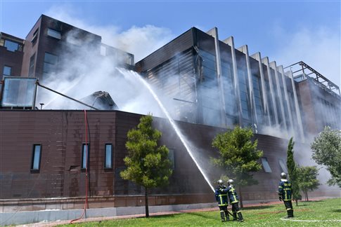Πυρκαγιά σε μεγάλο νυχτερινό κέντρο στη συμβολή Πειραιώς – Ιεράς Οδού