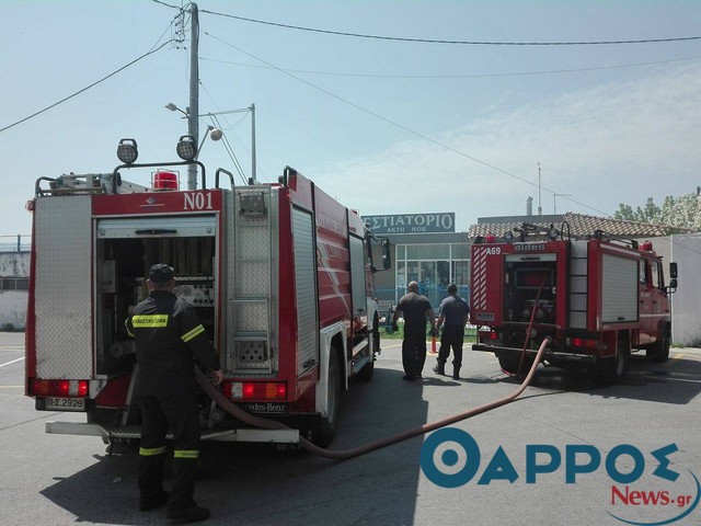 Φωτιά σε εστιατόριο αναστάτωσε το λιμάνι της Καλαμάτας (φωτογραφίες)