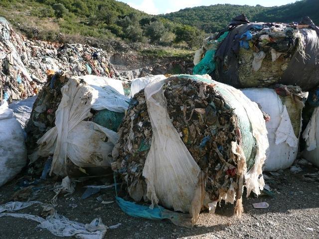 «Κεφάλι» Μπόμπολα για  τα σκουπίδια στη Μαραθόλακκα