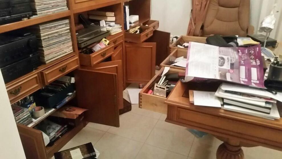 Θρασύτατοι κακοποιοί «χτύπησαν» το σπίτι του πρώην δημάρχου Δημήτρη Σωτηρόπουλου στα Φιλιατρά (φωτογραφίες)