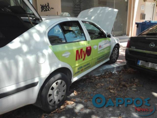 Ταξί κατέληξε πάνω σε πεζοδρόμιο μετά από σύγκρουση (φωτογραφίες)