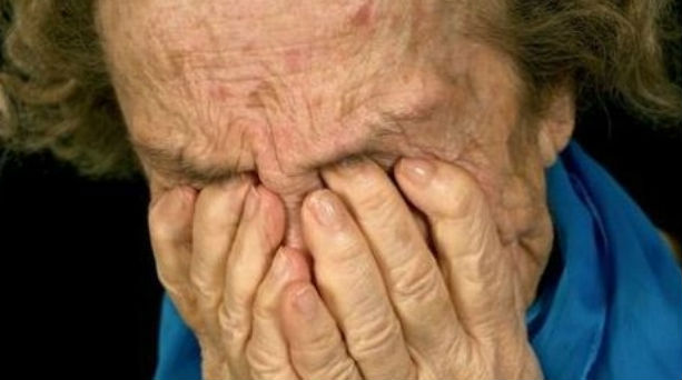 Υποδύθηκαν υπαλλήλους της ΔΕΗ και «έγδυσαν» ηλικιωμένη…