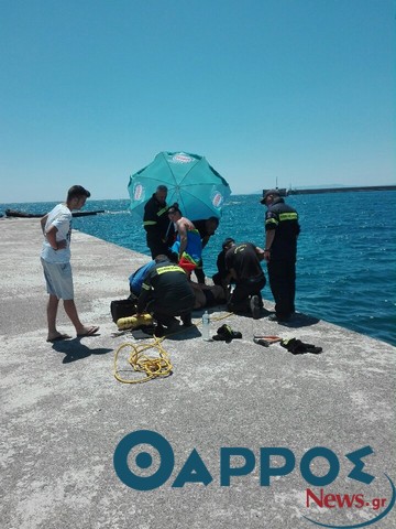 Επιχείρηση απεγκλωβισμού μικρού παιδιού στα «βραχάκια» στην παραλία της Καλαμάτας (φωτογραφίες & βίντεο)