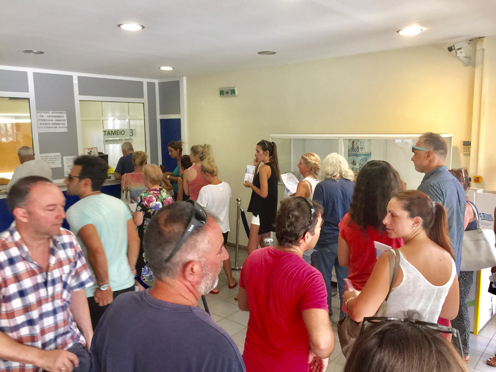 ΔΕΗ: Του ενός ταμείου και άνευ κλιματισμού