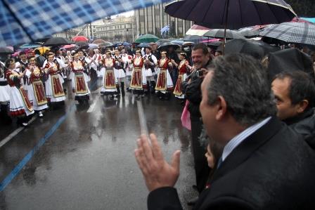 Ο μητροπολίτης τους πείραξε… τους χορούς στις παρελάσεις τους ξέχασαν;