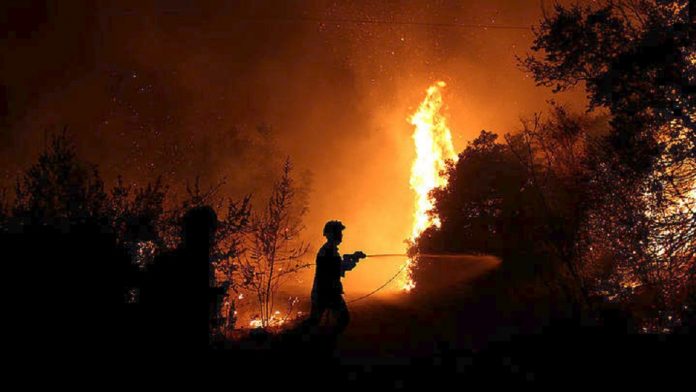 Διαμαρτυρία από τους πυροσβέστες της Πελοποννήσου για μετακινήσεις προσωπικού και οχημάτων σε άλλες Περιφέρειες