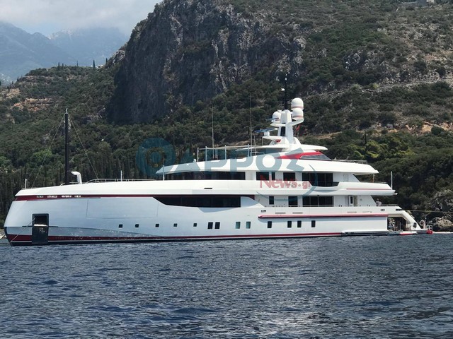 Ο ισχυρός άνδρας της Ferrari στα νερά  του Μεσσηνιακού με την εντυπωσιακή θαλαμηγό του!