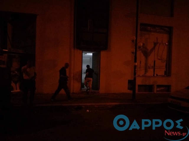 Έκρηξη σε μετασχηματιστή σούπερ μάρκετ διέκοψε το ρεύμα σε μεγάλο μέρος της Καλαμάτας (φωτογραφίες και βίντεο)