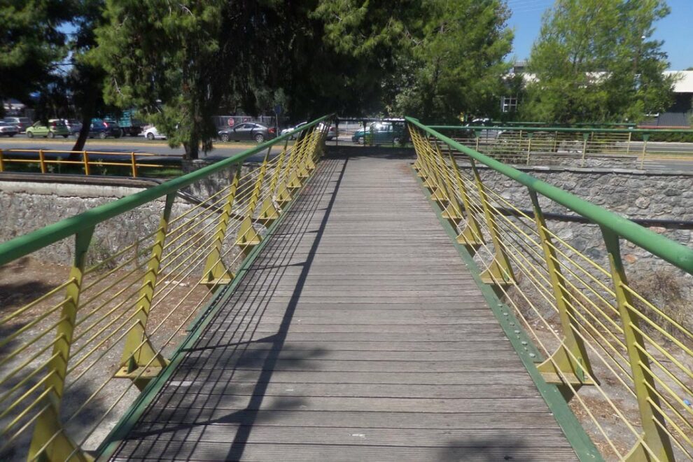 H πεζογέφυρα στη ΔΕΗ…
