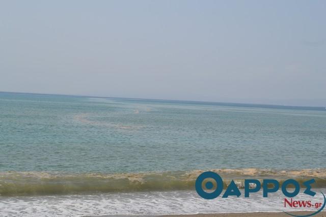 Οργανική ύλη του βυθού η περίεργη «ρύπανση» στη θάλασσα την Κυριακή