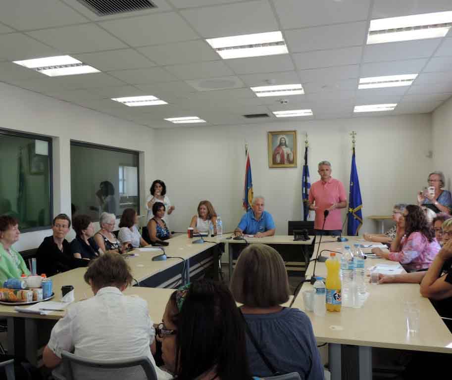 Επίσκεψη κοινωνικών λειτουργών από πολλές χώρες στο Δημαρχείο της Καλαμάτας