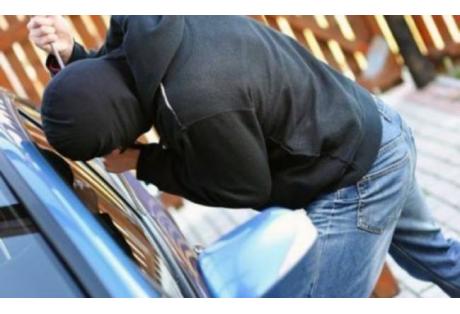 Κάθειρξη 13 ετών μοιράσθηκαν Αλγερινός και Μαροκινός που άνοιγαν αυτοκίνητα στην Καλαμάτα