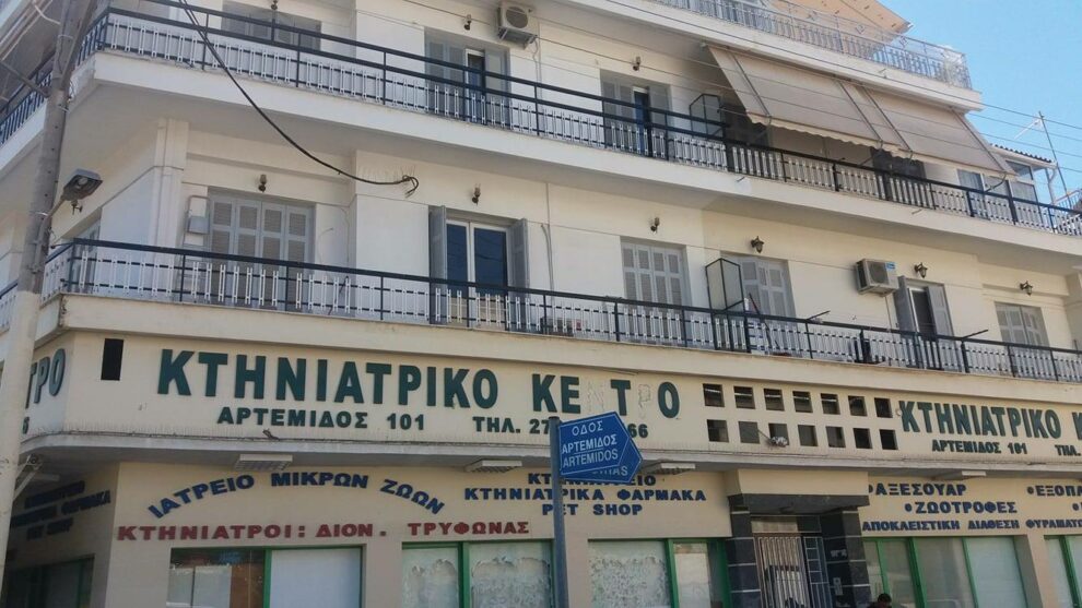 Κουκουλοφόροι εισέβαλαν σε διαμέρισμα στο κέντρο της Καλαμάτας