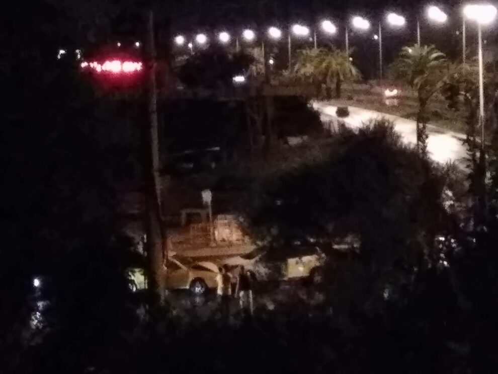 Μετωπική σύγκρουση οχημάτων στην Αρτέμιδος