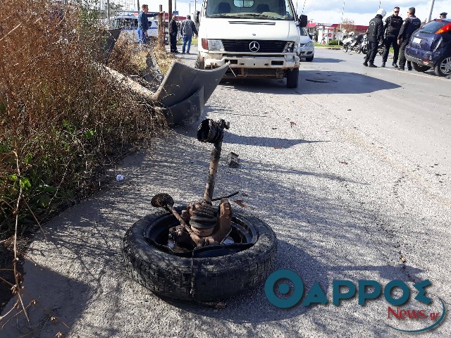 Σφοδρή σύγκρουση οχημάτων στη Νέα Είσοδο της Καλαμάτας (φωτογραφίες)