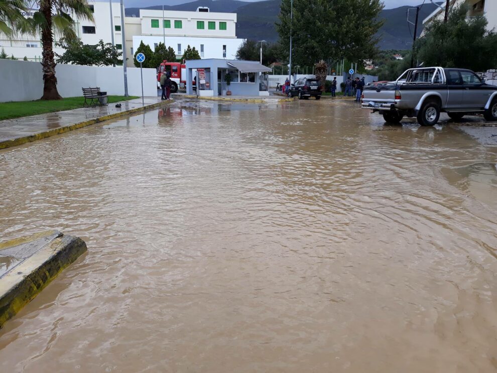 Το υπερεξελιγμένο νοσοκομείο που θέλει βάρκα για να φτάσεις