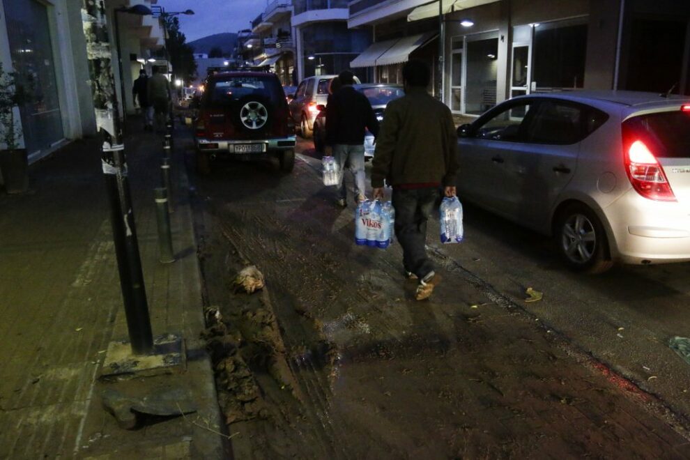 Συγκέντρωση τροφίμων και ειδών ρουχισμού για τους πληγέντες της Μάνδρας από το Δήμο Οιχαλίας