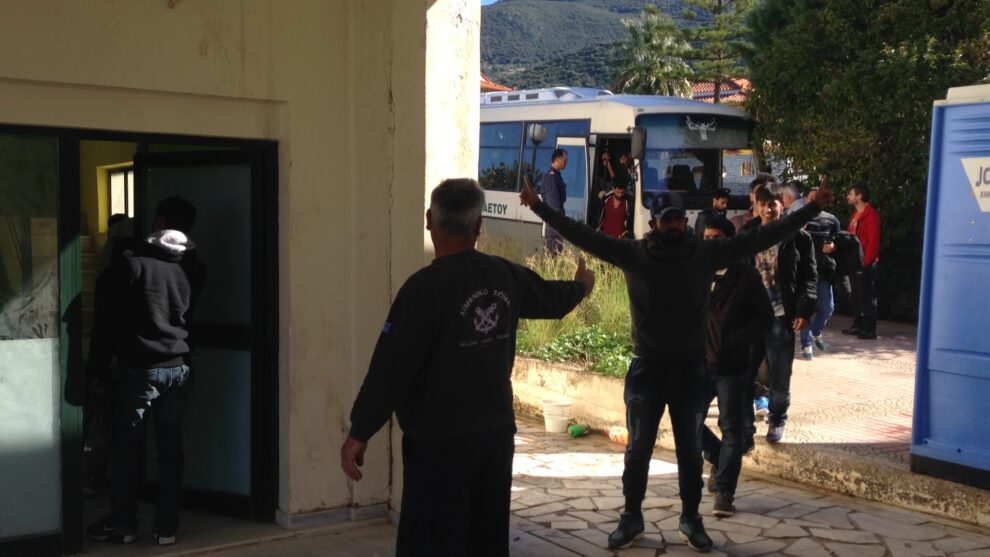 H Μαραβελή  για τον όρο «λαθρομετανάστες»