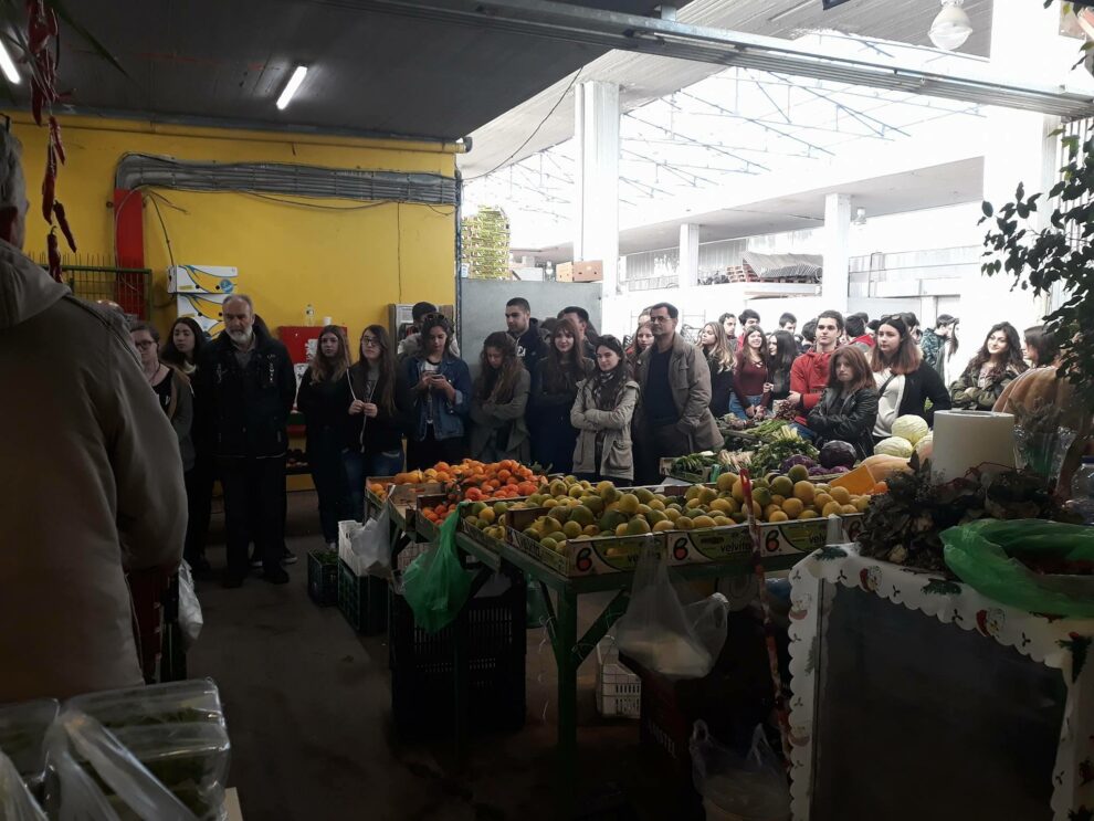 Διδακτική επίσκεψη των μαθητών του 5ου Λυκείου στην Κεντρική Αγορά Καλαμάτας