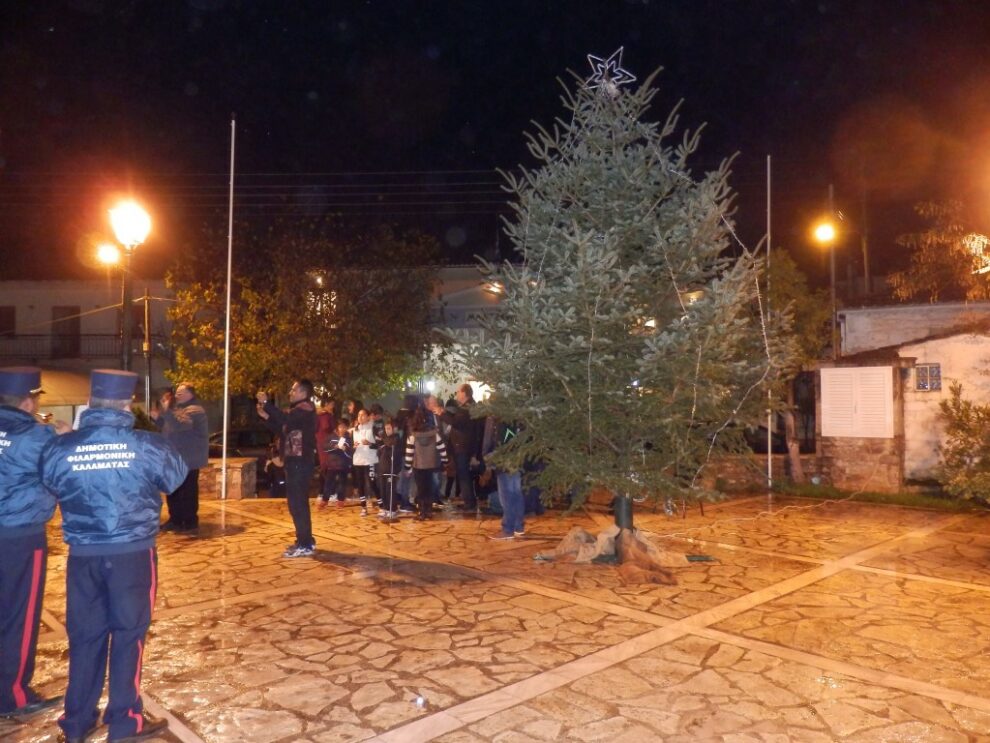 «Άναψαν» χριστουγεννιάτικα  δέντρα σε Πλατύ, Αριοχώρι και Άρι