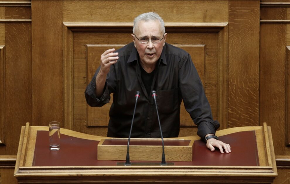 Παραιτήθηκε ο Ζουράρις για τις ύβρεις του κατά Ολυμπιακού και Άρη