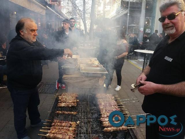 Τσικνοπέμπτη σήμερα και… πήραν φωτιά τα κάρβουνα και μας περιμένουν