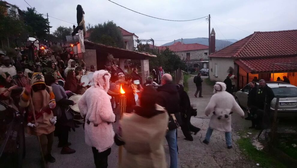 Το παραδοσιακό καρναβάλι του «Μαλλιαρού» στο Μαγγανιακό έκλεψε την παράσταση (φωτογραφίες & βίντεο)