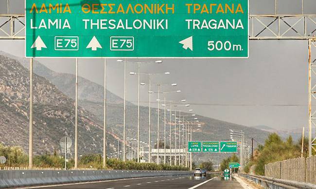 Κινηματογραφική καταδίωξη στην Αθηνών-Λαμίας, οδηγός εμβόλισε περιπολικά
