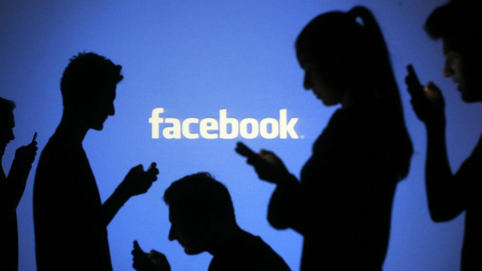 Όλα στο Facebook: Τι πιστεύουμε, τι ψηφίζουμε, τι… αγαπάμε
