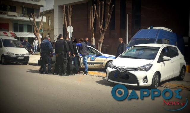 Φασαρία έξω από τα δικαστήρια