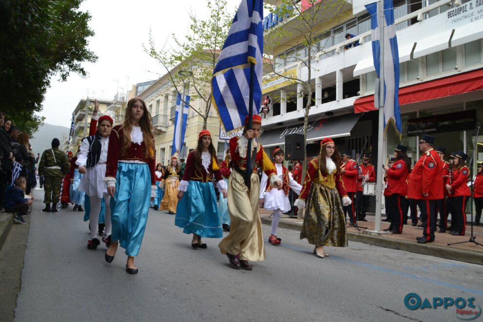 Με μηνύματα ενότητας και απελευθέρωσης των δύο στρατιωτικών η παρέλαση στην Καλαμάτα (φωτογραφίες)