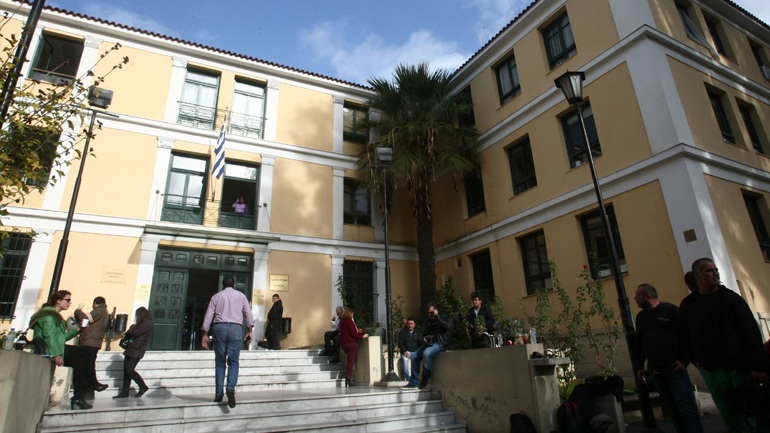 Εξερράγη βόμβα στην Ευελπίδων αλλά η αστυνομία δήλωνε άγνοια!