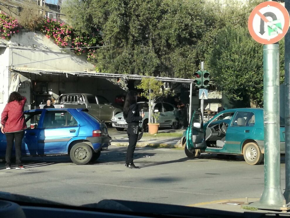 Σύγκρουση οχημάτων στην Ηρώων