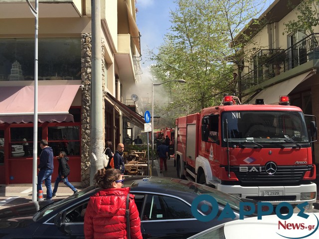 Μεγάλη φωτιά σε ψητοπωλείο στο κέντρο της Καλαμάτας (φωτογραφίες και βίντεο)