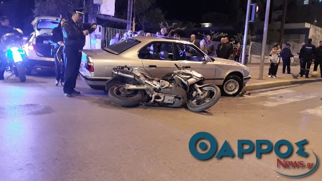 Σφοδρή σύγκρουση μηχανής με αυτοκίνητο στην Ακρίτα