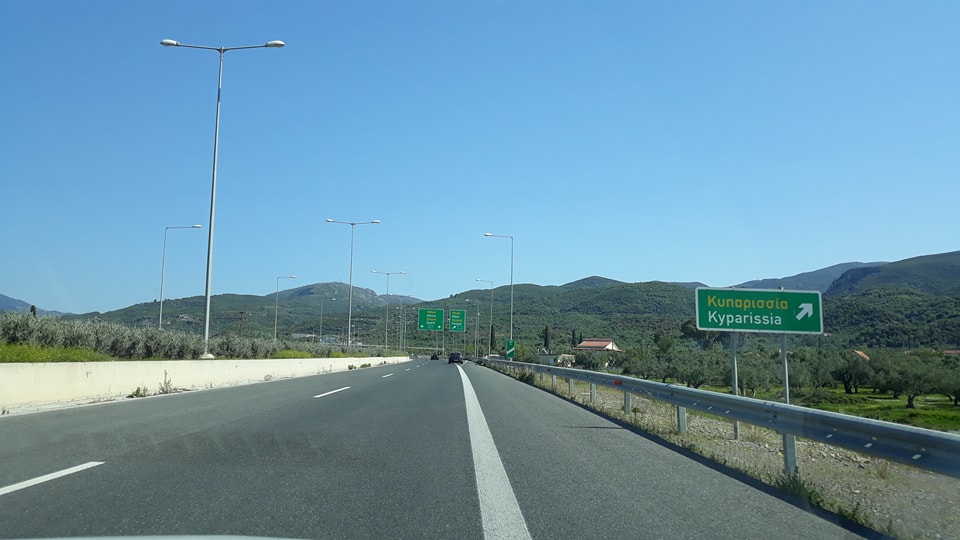 Συλλογή υπογραφών για τοποθέτηση εμφανούς πινακίδας «Προς Κυπαρισσία» στον κόμβο Τσάκωνας
