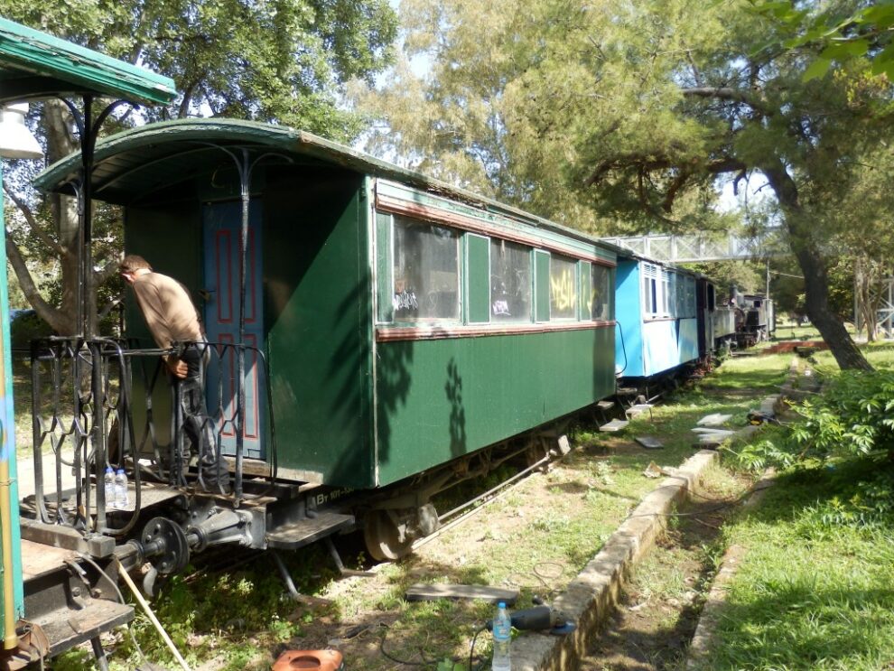 Επισκευή βαγονιών στο Δημοτικό Πάρκο Σιδηροδρόμων