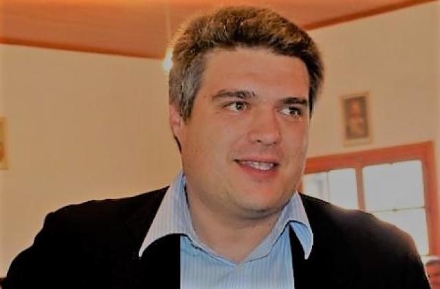 Μίλτος Χρυσομάλλης: Ο κ. Τσίπρας προπονείται στις «αποδράσεις» με ελικόπτερο.