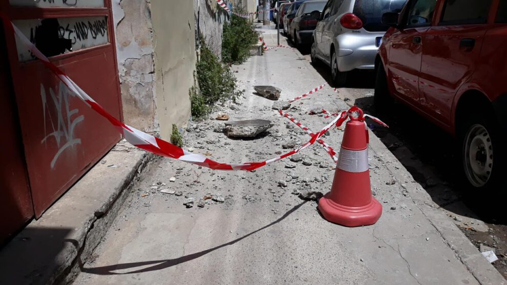 Ακόμα παραμένουν τα μπάζα στην Αναγνωσταρά