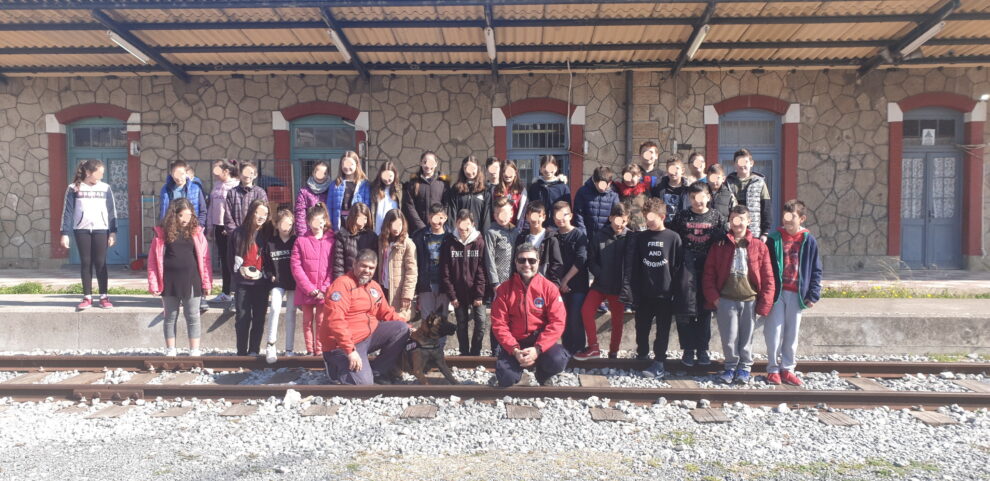 Επίσκεψη στις εγκαταστάσεις της  Ελληνικής Ομάδας Διάσωσης Καλαμάτας από το Δημοτικό Σχολείο Λεϊκων