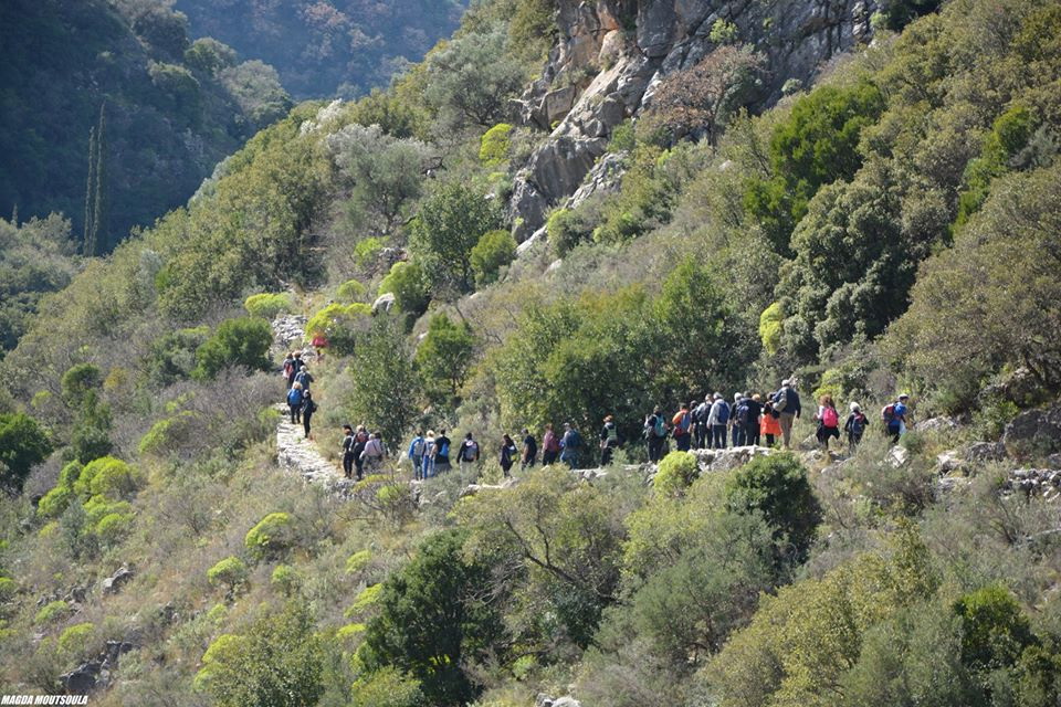 Περπάτησαν στα καλντερίμια της Μάνης