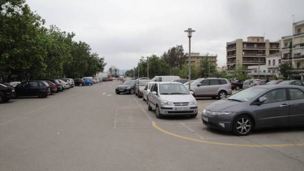 Να δοθεί ειδική άδεια στάθμευσης για το μικρό πάρκινγκ στους δημότες – μόνιμους κατοίκους