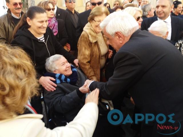 Συγκινητικές στιγμές όταν ο Π. Παυλόπουλος πέρασε από την παλιά του γειτονιά