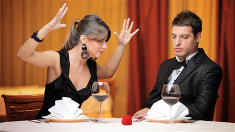 «O γάμος είναι όπως το εστιατόριο: μόλις σε σερβίρουν κοιτάς τα πιάτα των άλλων».