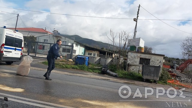 Τροχαίο ατύχημα λόγω ολισθηρότητας του οδοστρώματος στο Ασπρόχωμα (φωτογραφίες)